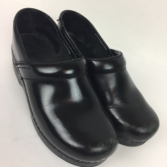 hospital clogs dansko